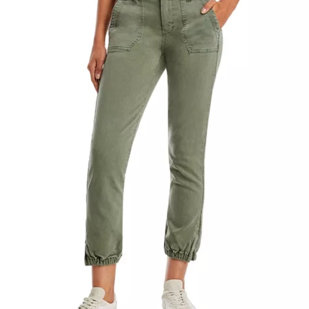PAIGE
Mayslie Cropped Jogger Pants